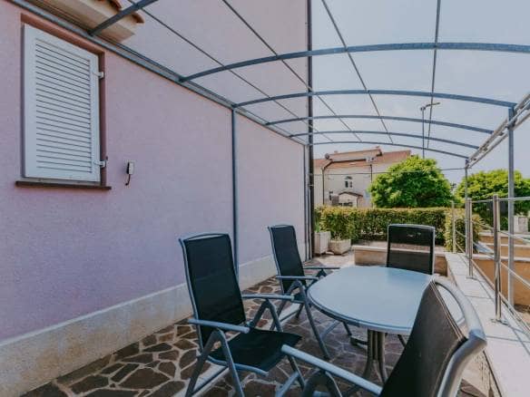 Karigador | Apartment on the ground floor with a garden 200 meters from the sea
