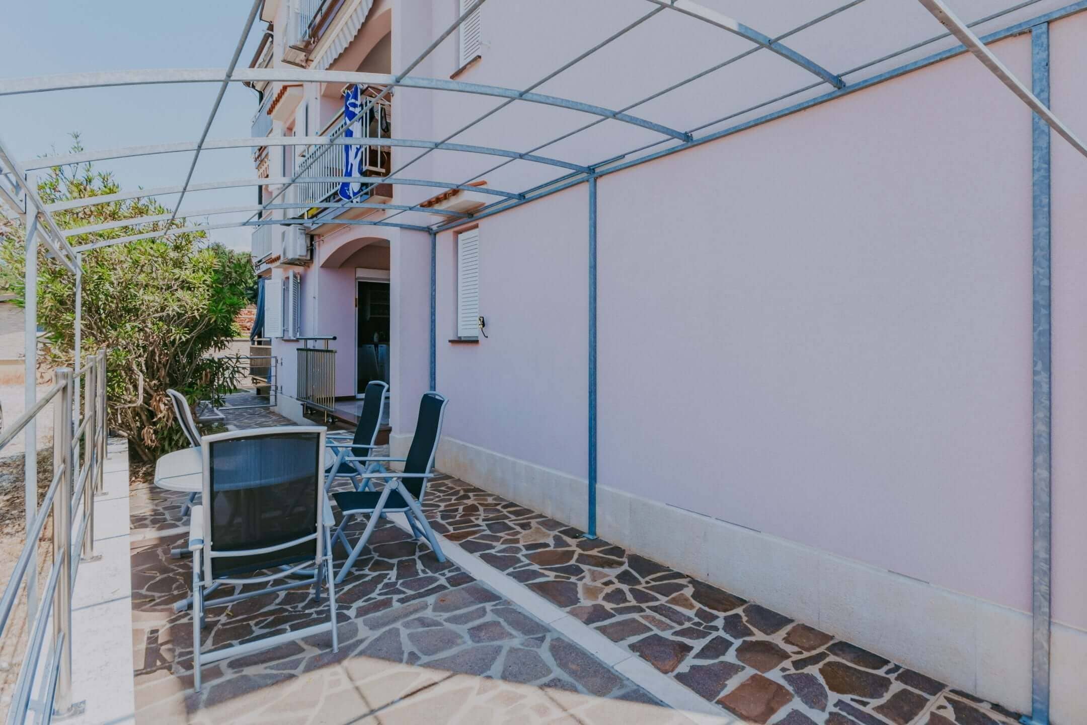 Karigador | Apartment on the ground floor with a garden 200 meters from the sea