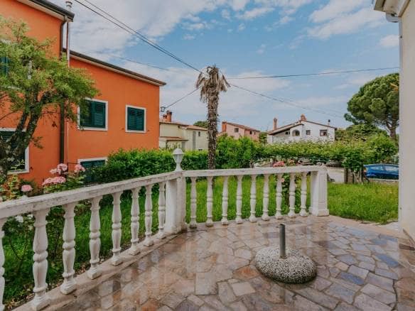 Novigrad | Stan u prizemlju sa vrtom