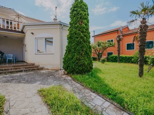 Novigrad | Stan u prizemlju sa vrtom