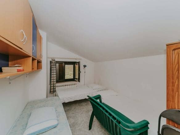 Umgebung von Umag | Ein Komplex mit einem Geschäftshaus und einem Mehrfamilienhaus