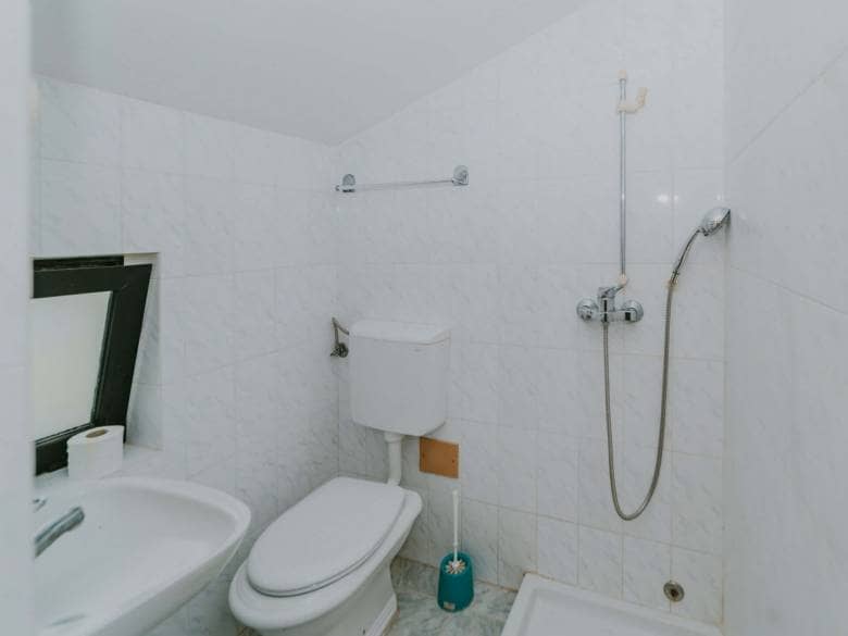 Umgebung von Umag | Ein Komplex mit einem Geschäftshaus und einem Mehrfamilienhaus