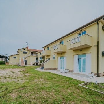 Umag okolica | Kompleks sa gospodarskim objektom i apartmanskom kućom