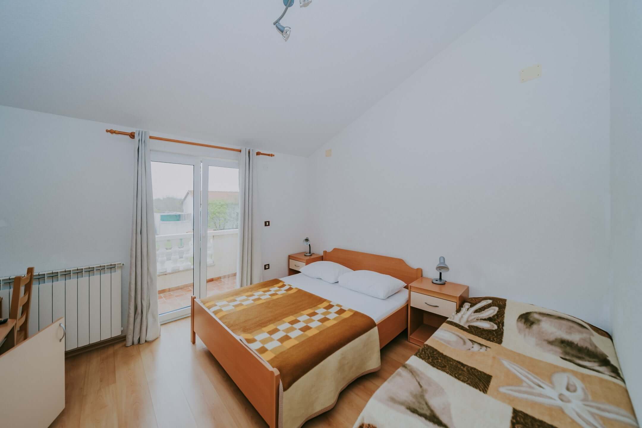 Umgebung von Umag | Ein Komplex mit einem Geschäftshaus und einem Mehrfamilienhaus