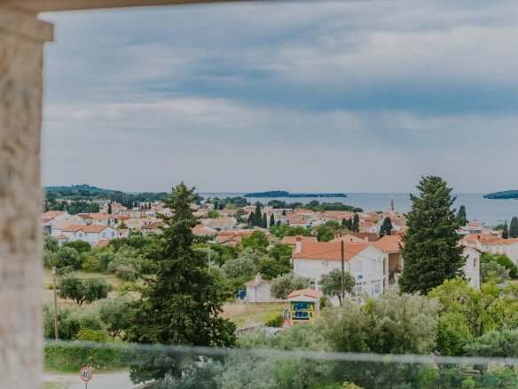 Fažana | Apartmajska hiša z bazenom in pogledom na morje