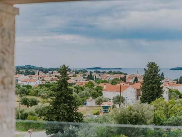 Fažana | Apartmanska kuća s bazenom i pogledom na more