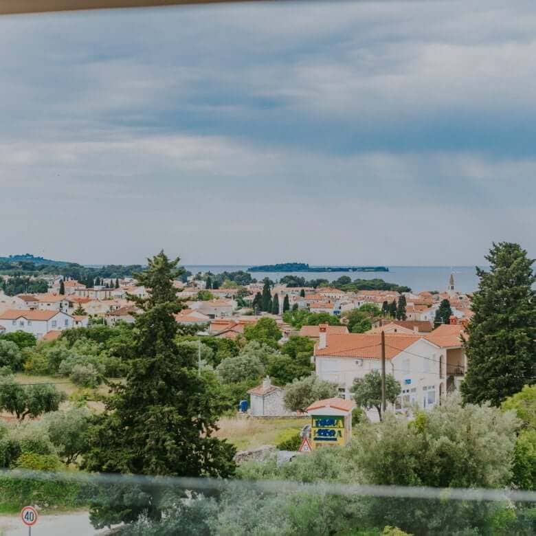 Fažana | Apartmanska kuća s bazenom i pogledom na more