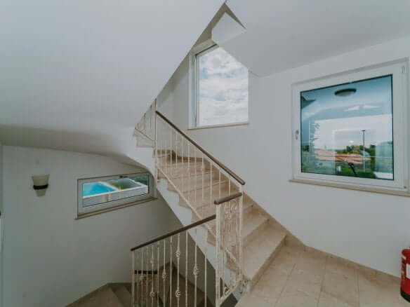 Fažana | Apartmajska hiša z bazenom in pogledom na morje