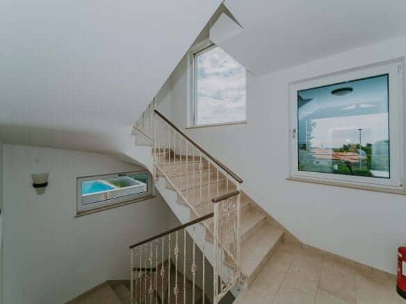 Fažana | Apartmanska kuća s bazenom i pogledom na more