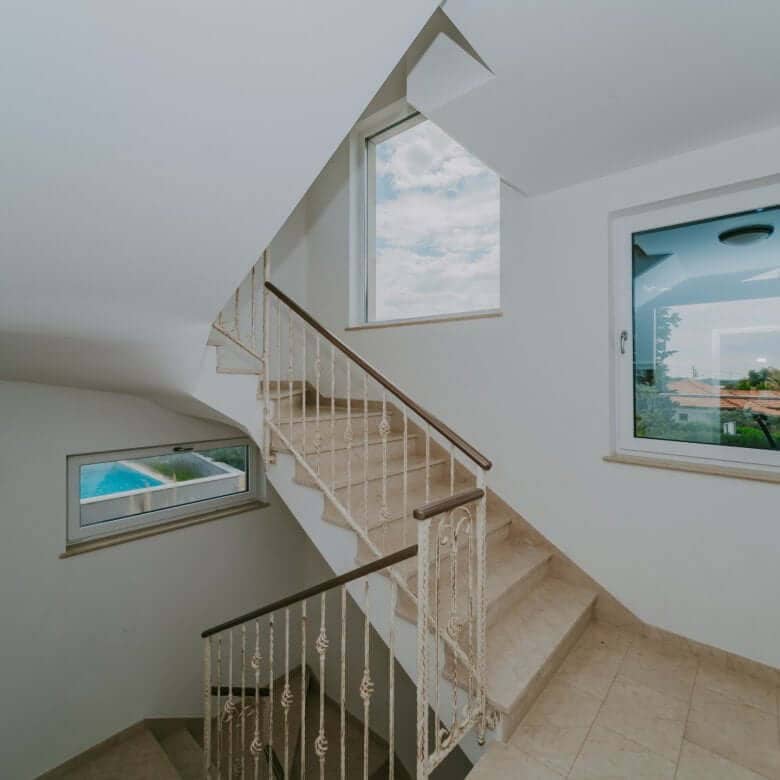 Fažana | Apartmanska kuća s bazenom i pogledom na more