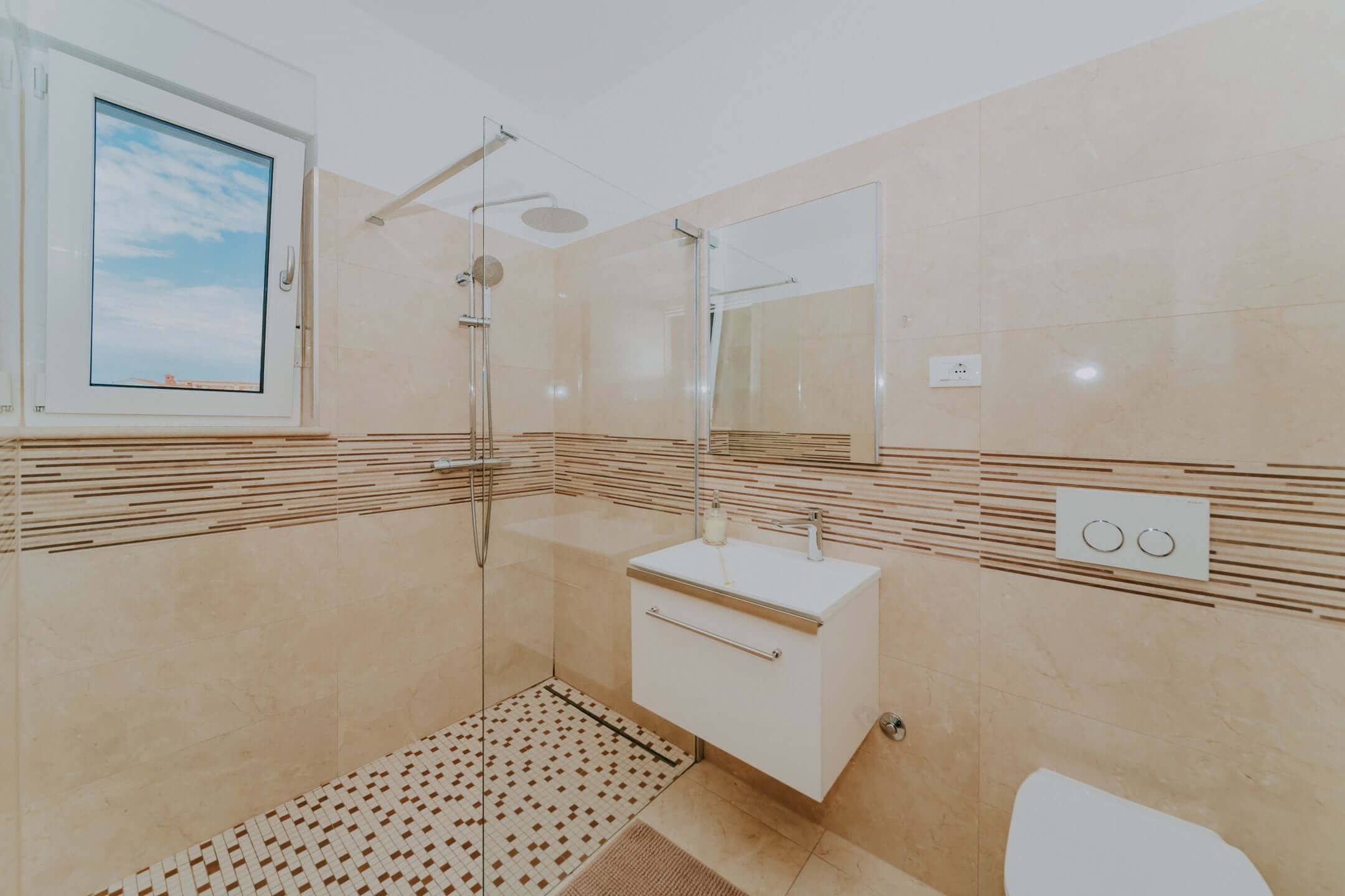 Fažana | Apartmanska kuća s bazenom i pogledom na more