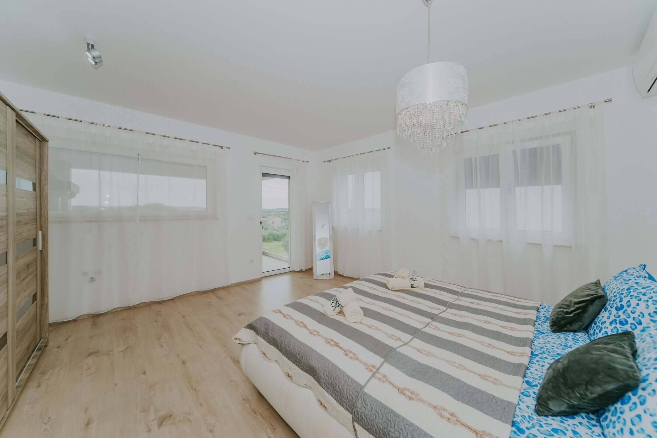 Fažana | Apartmanska kuća s bazenom i pogledom na more
