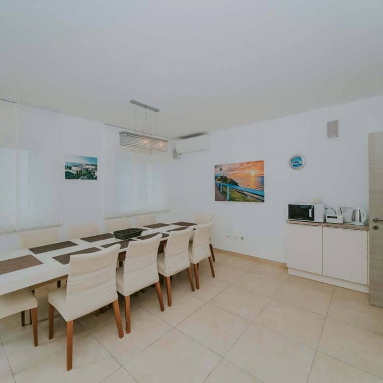 Fažana | Apartmanska kuća s bazenom i pogledom na more