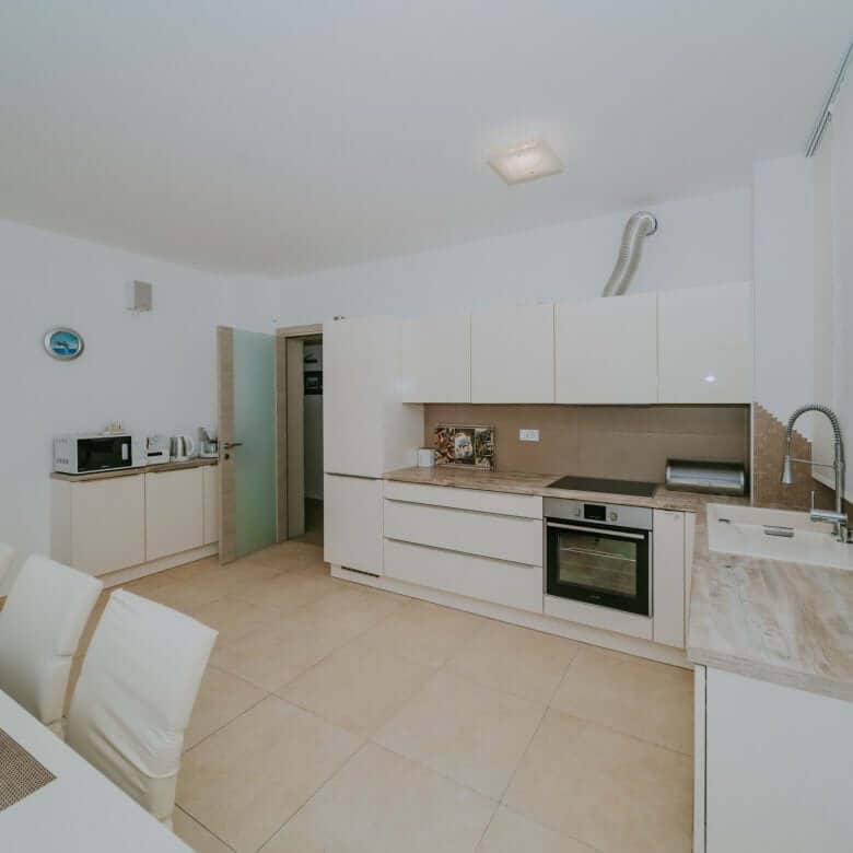 Fažana | Apartmanska kuća s bazenom i pogledom na more