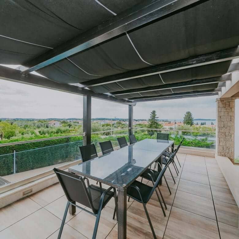 Fažana | Apartmanska kuća s bazenom i pogledom na more