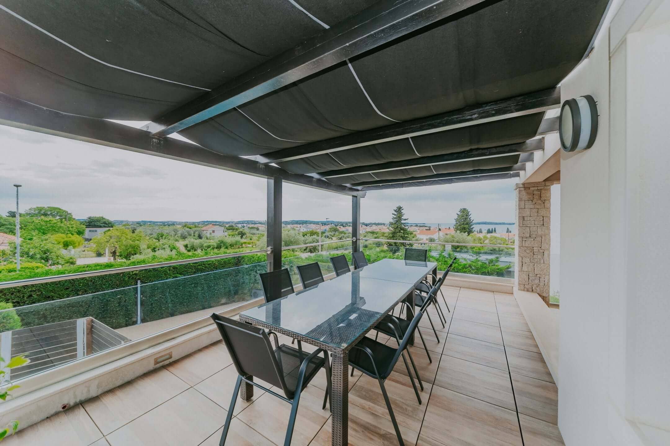 Fažana | Apartmanska kuća s bazenom i pogledom na more