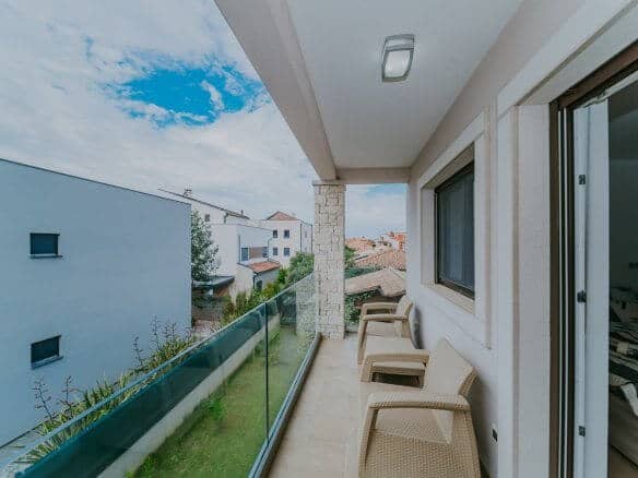 Fažana | Apartmanska kuća s bazenom i pogledom na more