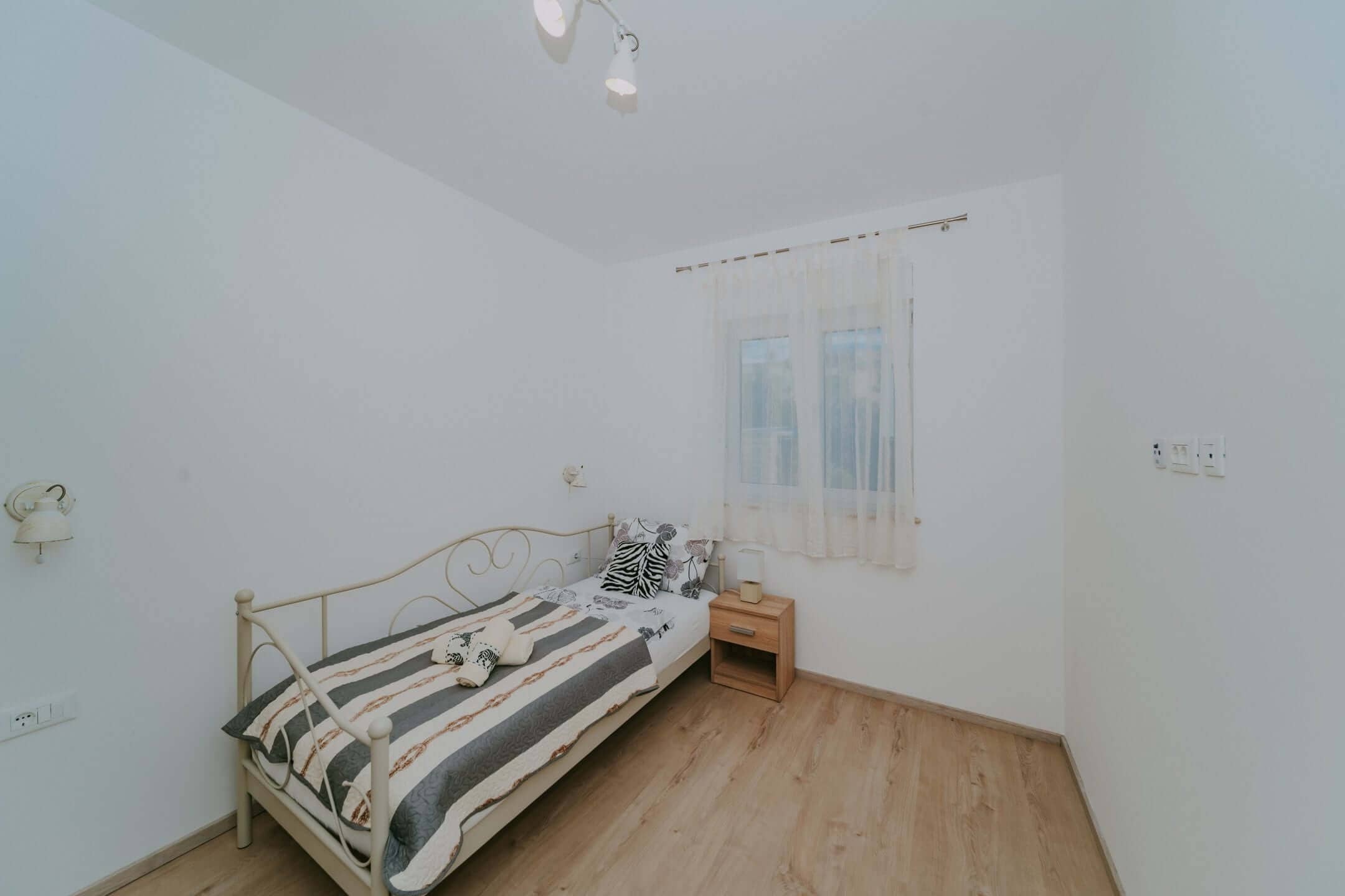 Fažana | Apartmanska kuća s bazenom i pogledom na more