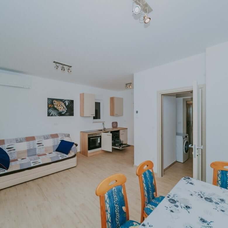 Fažana | Apartmanska kuća s bazenom i pogledom na more