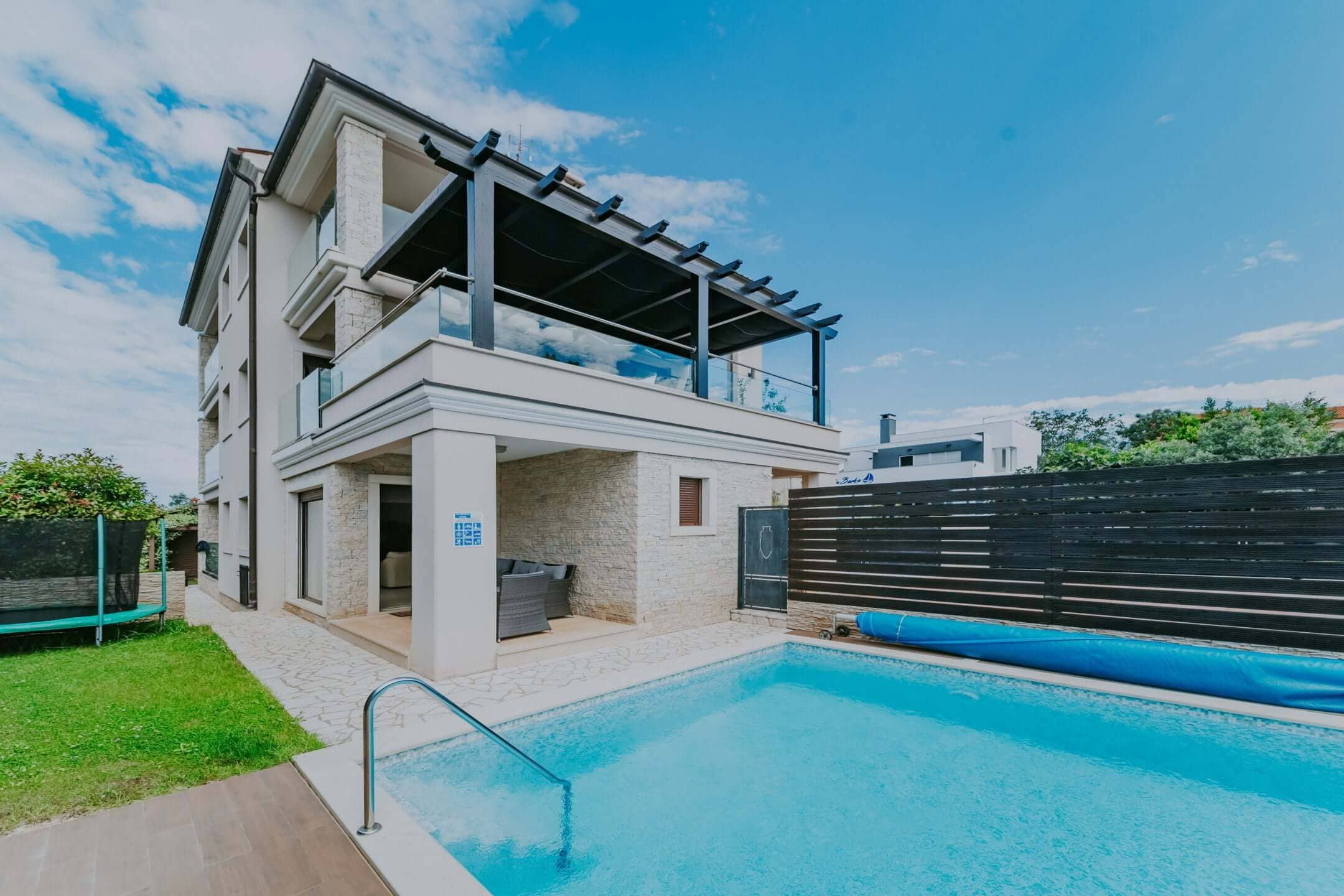 Fažana | Apartmajska hiša z bazenom in pogledom na morje Fažana | Apartmajska hiša z bazenom in pogledom na morje