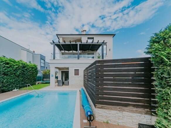 Fažana | Apartmajska hiša z bazenom in pogledom na morje