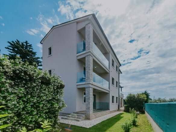 Fažana | Apartmanska kuća s bazenom i pogledom na more