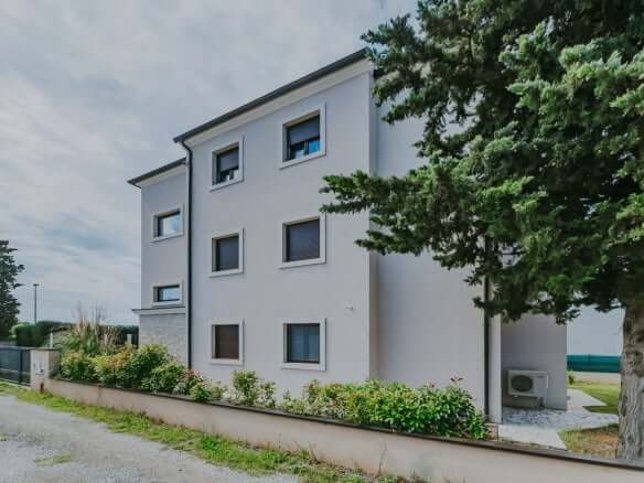 Fažana | Apartmajska hiša z bazenom in pogledom na morje