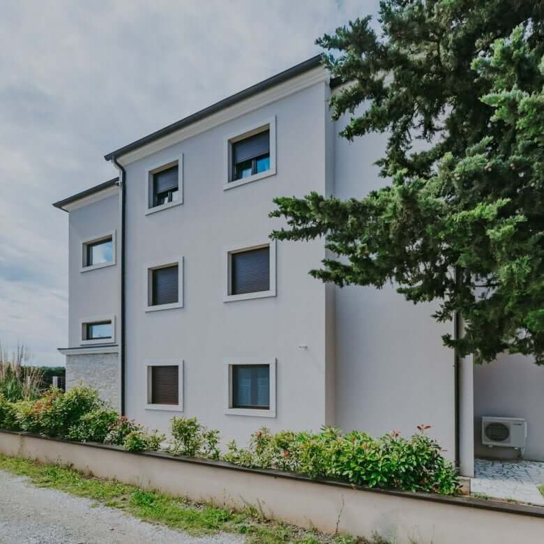 Fažana | Apartmajska hiša z bazenom in pogledom na morje