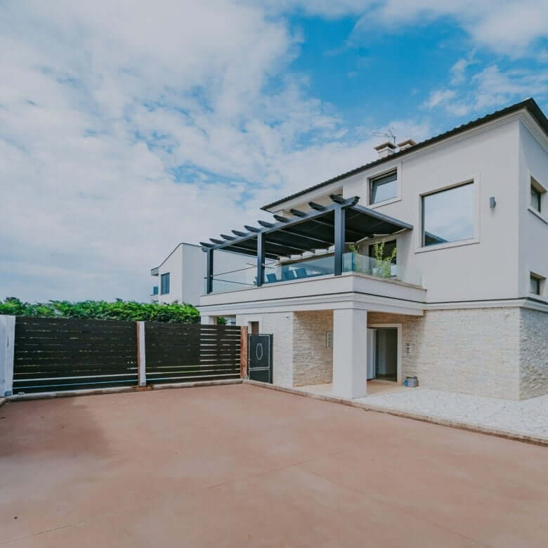 Fažana | Apartmajska hiša z bazenom in pogledom na morje