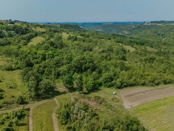 Krasica okolica | Samotna ruševina s čudovitim razgledom