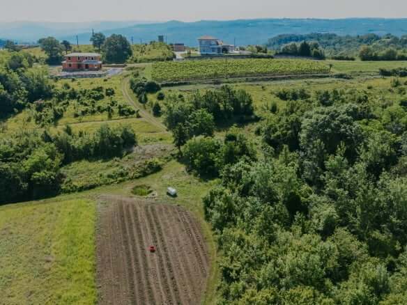 Krasica okolica | Samotna ruševina s čudovitim razgledom