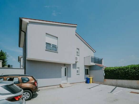 Pula | Banjole | Two-story apartment on the ground floor 350m from the sea