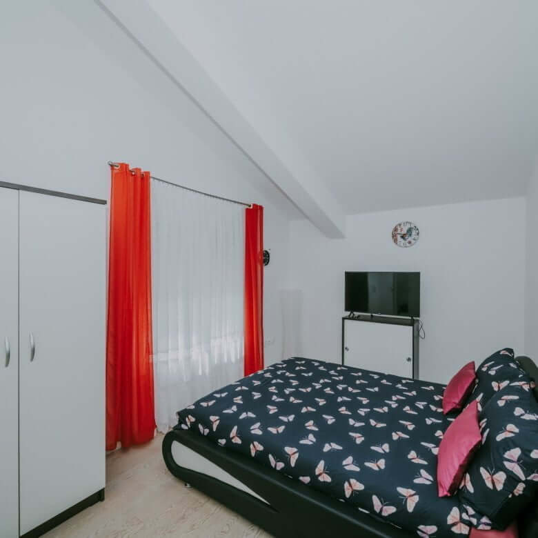 Pula | Banjole | Two-story apartment on the ground floor 350m from the sea