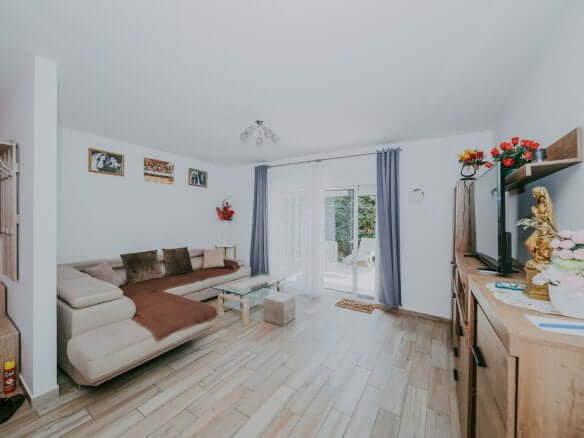 Pula | Banjole | Two-story apartment on the ground floor 350m from the sea