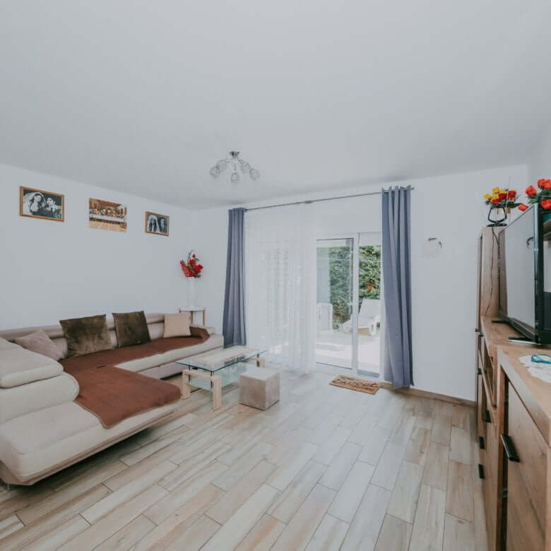 Pula | Banjole | Two-story apartment on the ground floor 350m from the sea