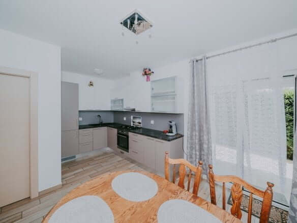 Pula | Banjole | Two-story apartment on the ground floor 350m from the sea