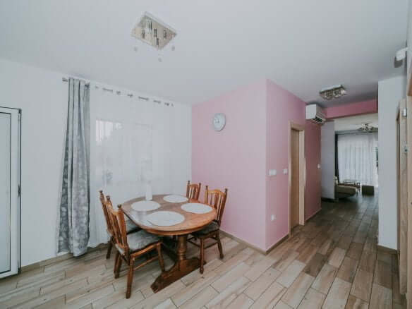 Pula | Banjole | Two-story apartment on the ground floor 350m from the sea