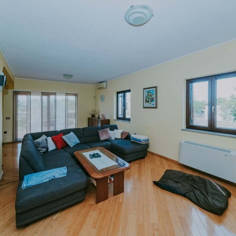 Pula | Galižana | Samostojna enonadstropna hiša na samem