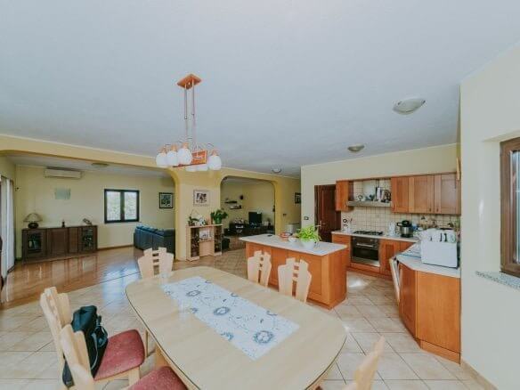 Pula | Galižana | Samostojna enonadstropna hiša na samem