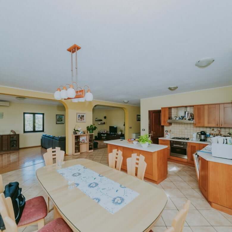 Pula | Galižana | Samostojna enonadstropna hiša na samem