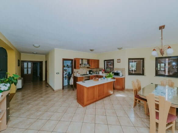 Pula | Galižana | Samostojna enonadstropna hiša na samem