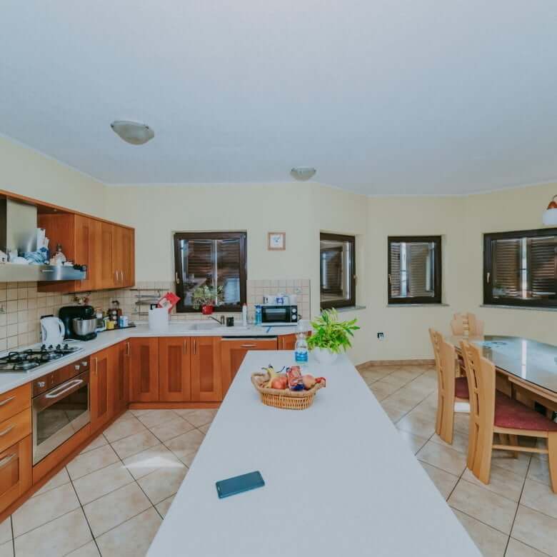 Pula | Galižana | Samostojna enonadstropna hiša na samem