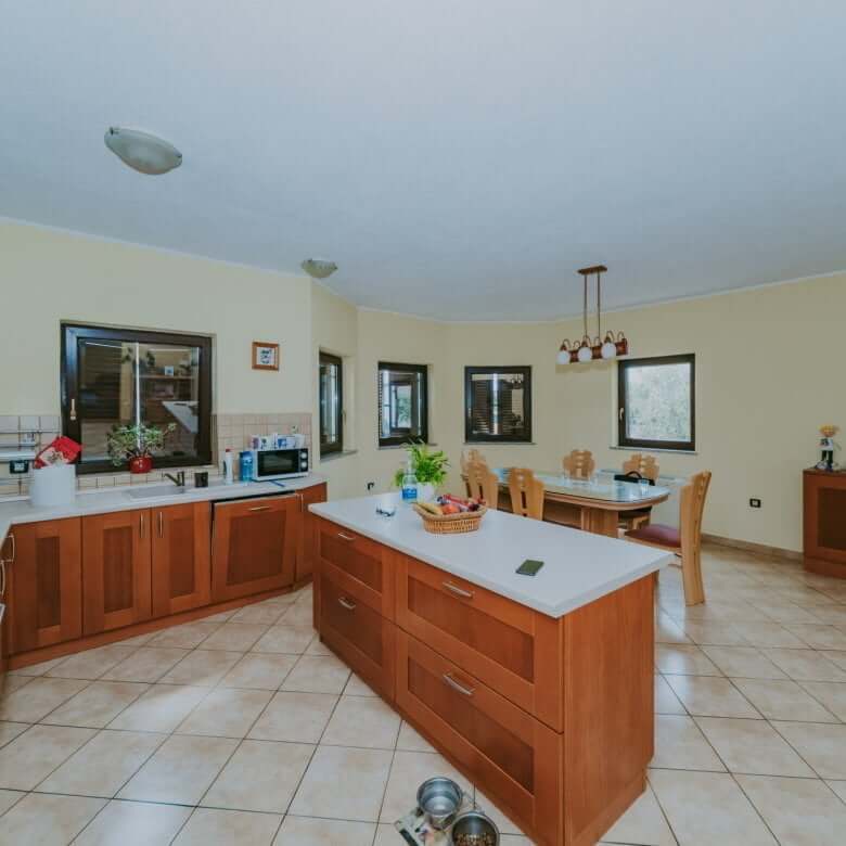 Pula | Galižana | Samostojna enonadstropna hiša na samem