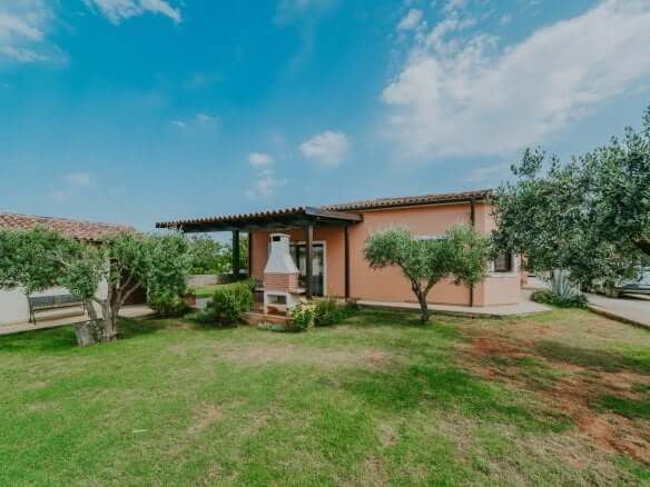 Pula | Galižana | Samostojna enonadstropna hiša na samem