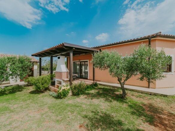 Пула | Галижана | Частный одноэтажный дом в уединенном месте