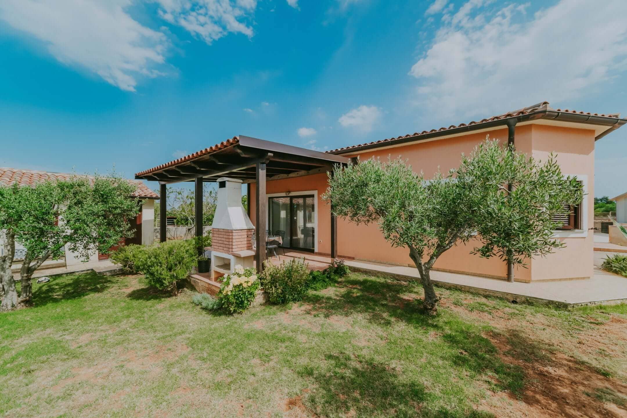 Pola | Gallesano | Casa indipendente su un piano in zona appartata Pola | Gallesano | Casa indipendente su un piano in zona appartata