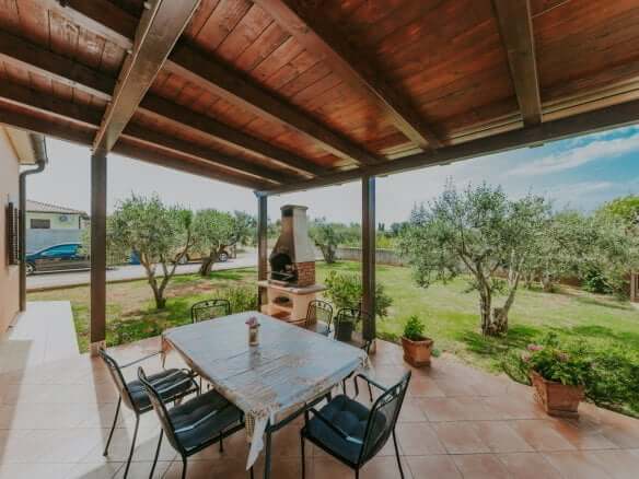 Pula | Galižana | Samostojna enonadstropna hiša na samem