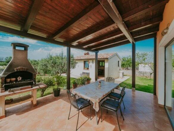 Pula | Galižana | Samostojna enonadstropna hiša na samem