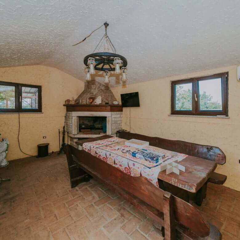 Pula | Galižana | Samostojna enonadstropna hiša na samem