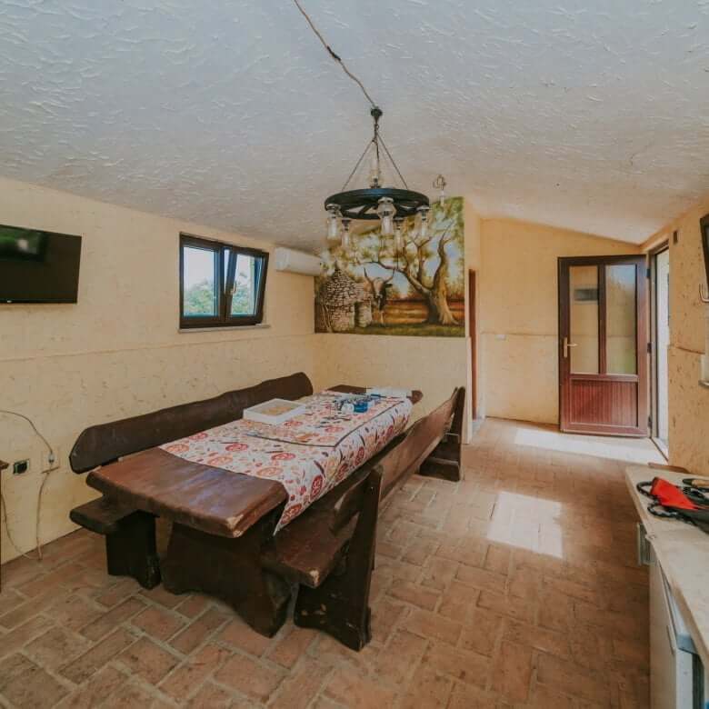 Pula | Galižana | Samostojna enonadstropna hiša na samem